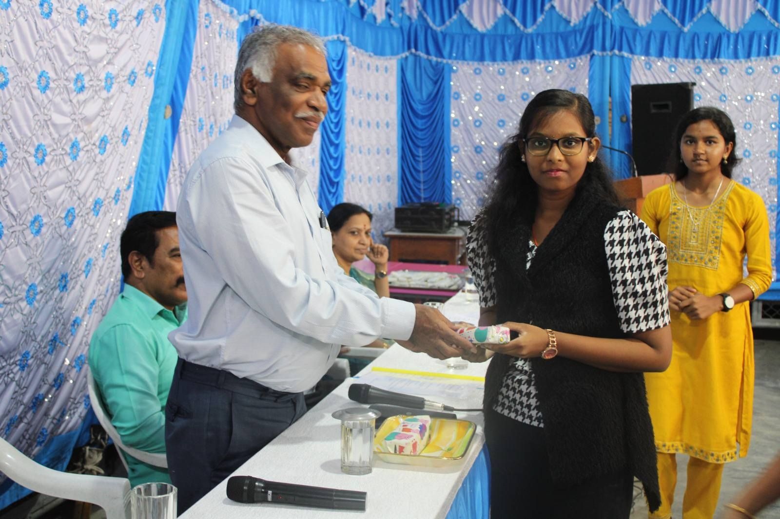 imgi_10_felicitation2509