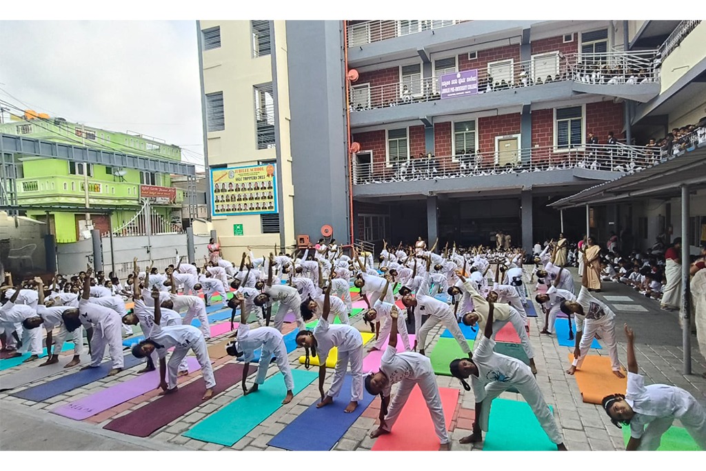 imgi_11_yoga-day2510