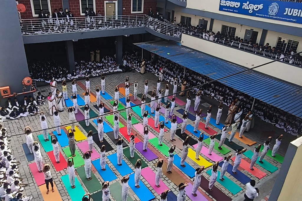 imgi_13_yoga-day2512